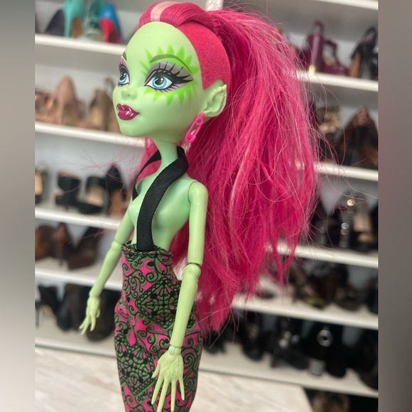 [SOLD] Jinafire Long Venus McFlytrap Fierce Rockers 2 Dolls - Picture 8 of 15
